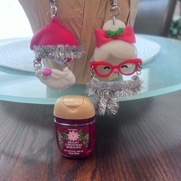 🎄Bath & Body Works Mr and Mrs Claus PocketBac Holder & Bac Sanitizer NWT - Picture 1 of 3